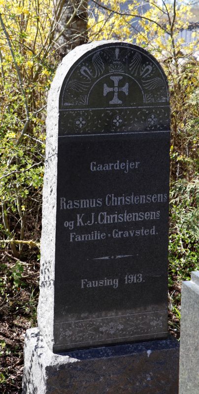 K. J. Christensen's familiegravsted.JPG